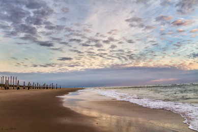 Mooi-uitzicht-op-het-strand-in-petten-fietsafstand-hotel-marktstad