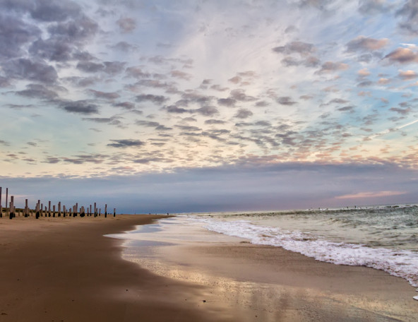 Mooi-uitzicht-op-het-strand-in-petten-fietsafstand-hotel-marktstad