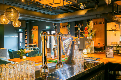 Guinness biertap in de Igesz Hotelbar en Lounge in Hotel Marktstad in Schagen