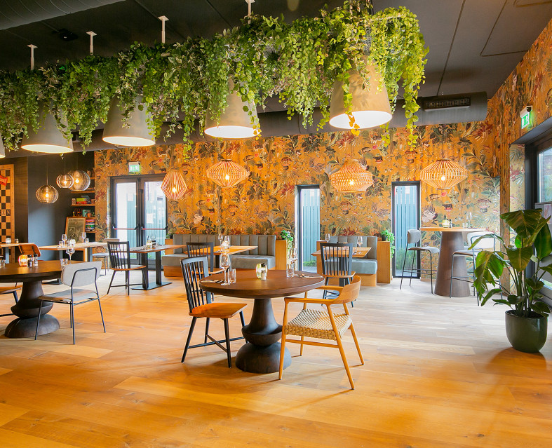 Ingedekte tafels in Serre de Oude Boom in Hotel Marktstad